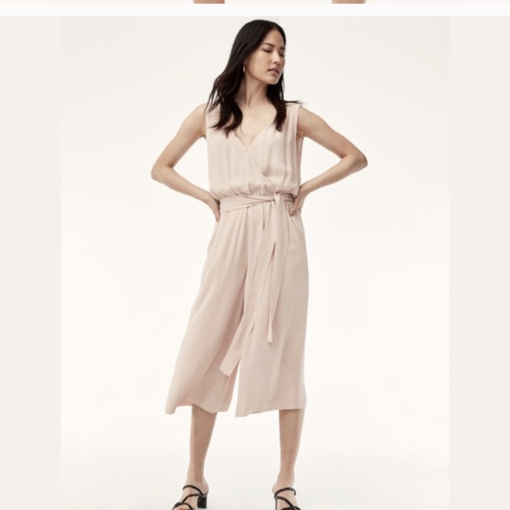 Aritzia babaton romper fits size 0-4